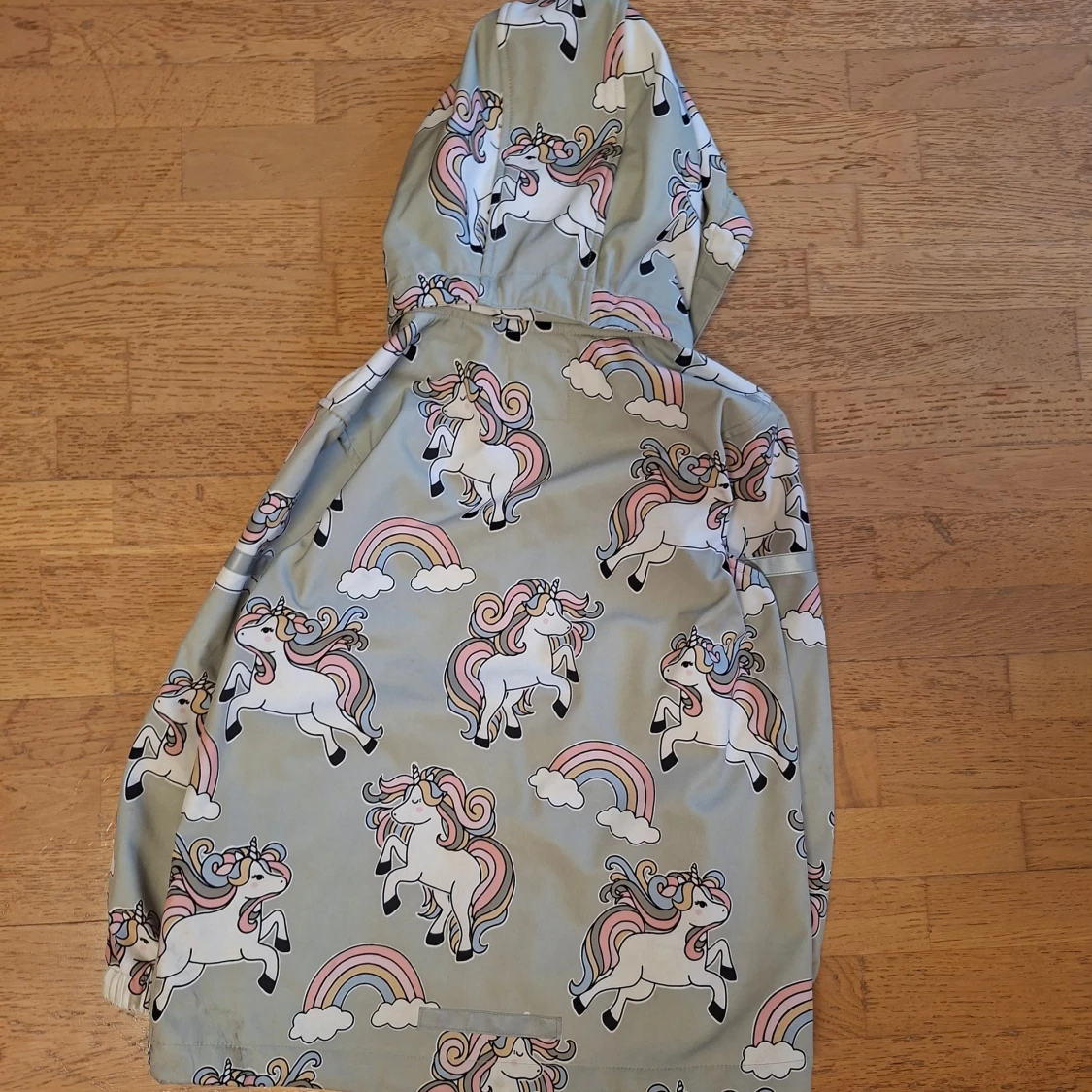 Regnjacka med enhörningar från FIX - 1