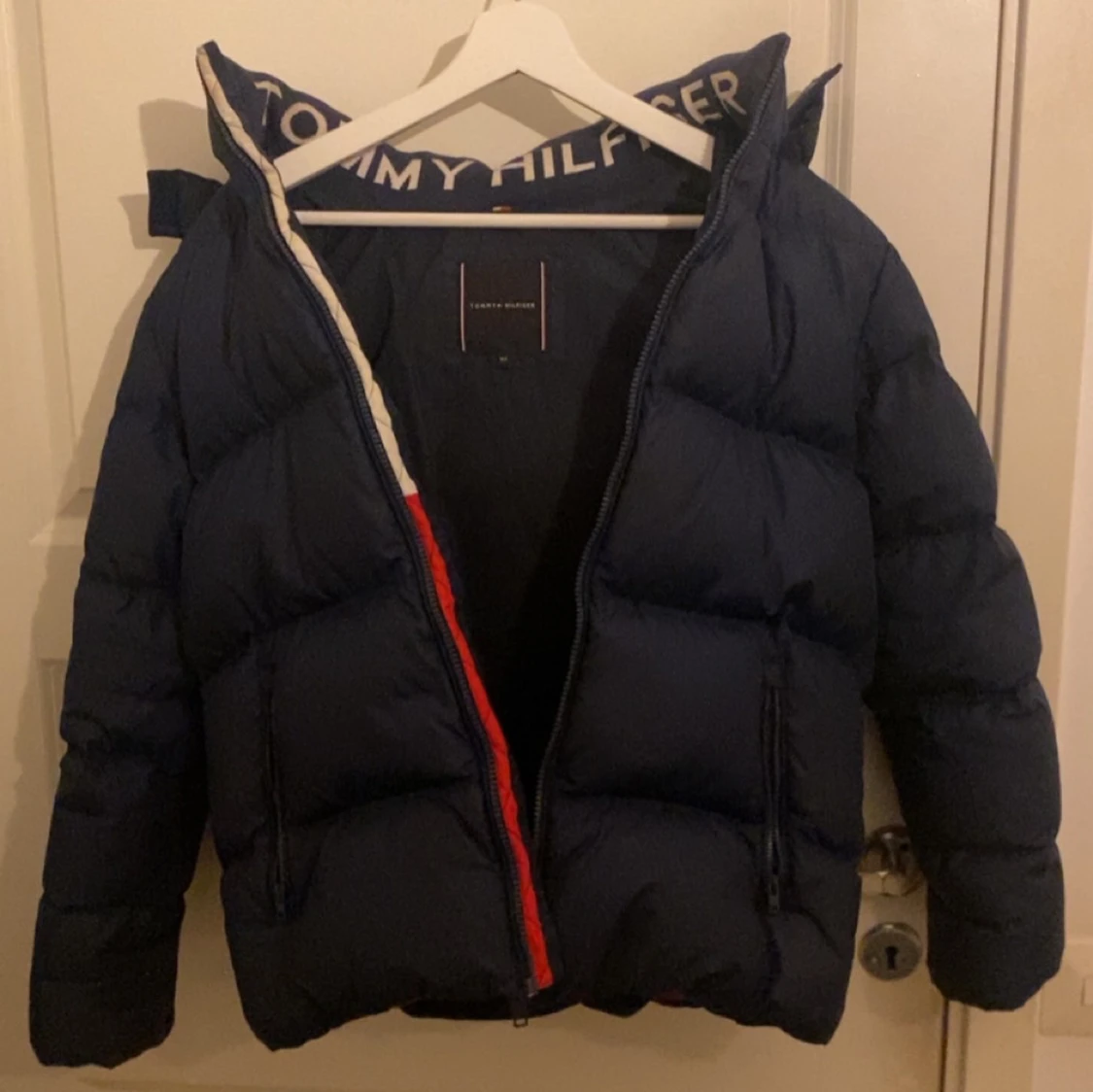 Mörkblå dunjacka Tommy Hilfiger