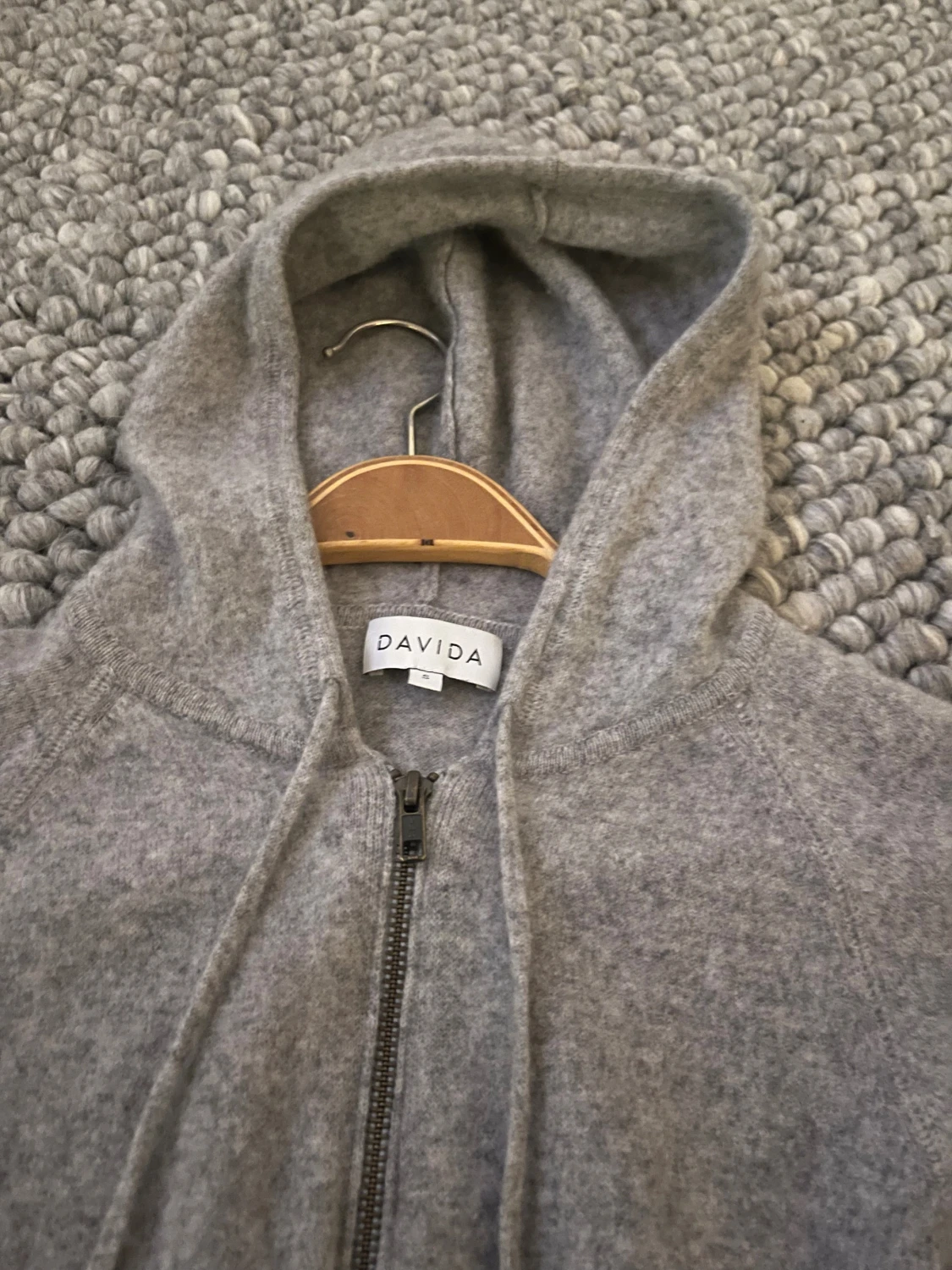 Grå hoodie i kashmir från Davida - 3