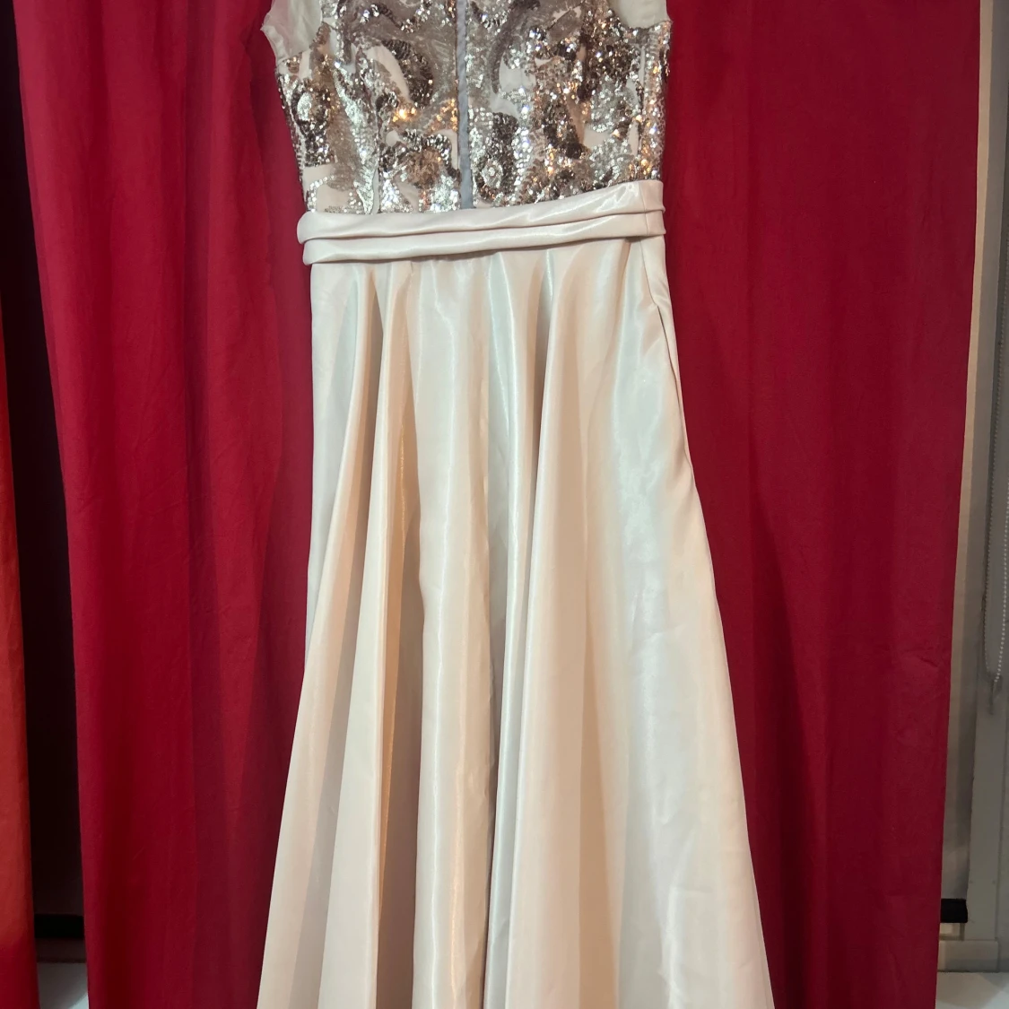 Fin klänning från en butik i Kista   - 1