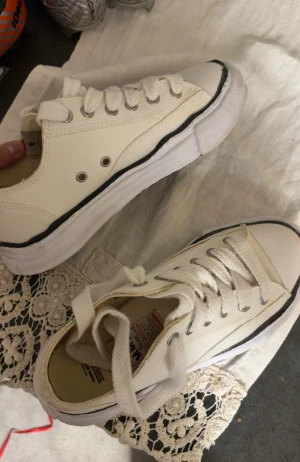 Maison mihara  - Säljer dessa maison mihara använda 1 gång box finns köpa från miinto i storlek 41