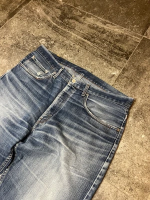 Vintage Levis 752  - Stöööööört snygga levis i 36/32, passformen är straight/baggy och de har en helt sjukt snygg fade👏 skriv ifall ni har frågor🫡