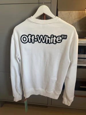 Off-white tröja - As cool collage tröja från off-white! Äkthet går att se genom att scanna qr koden på sista bilden