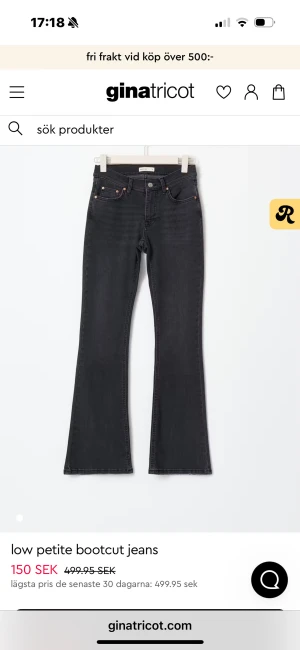 Jeans - Aldrig använd, prislapp är på. De ser inte lågmidjade ut men de är väldigt lågmidjade på. Be om bilder så skickar jag❤️ de är i petit längd o passar någon som är 155-157 ❤️ köpte dem inte när de va black friday! 