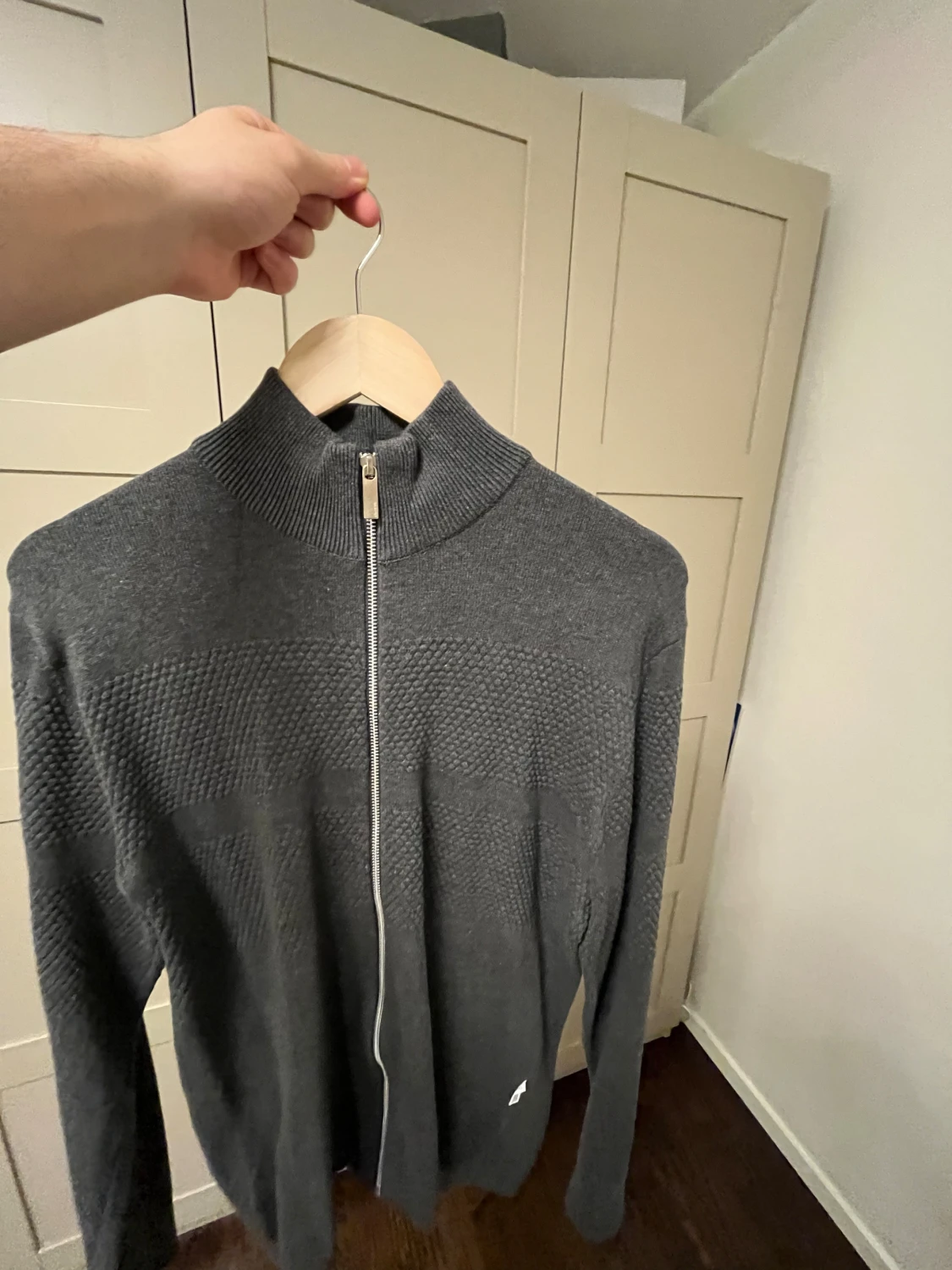 Stickat hel dragkedja