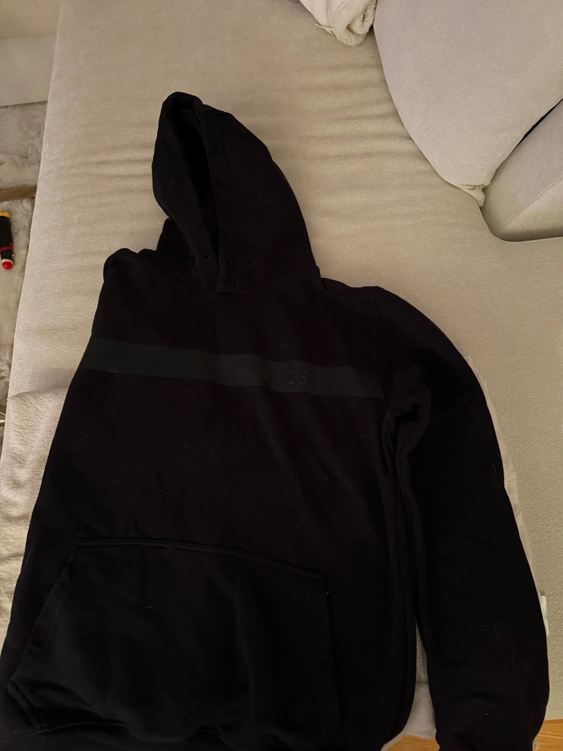 Svart hoodie från BOSS med huva