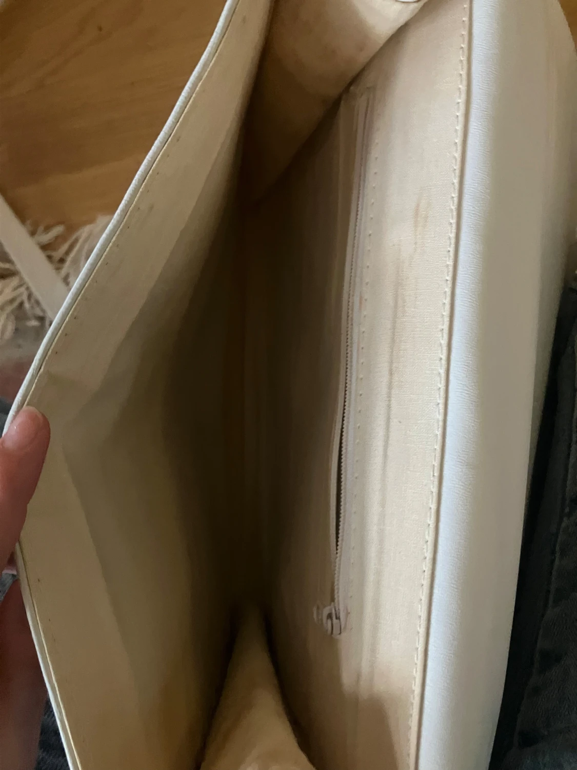 Vit axelväska i skinnimitation - 3