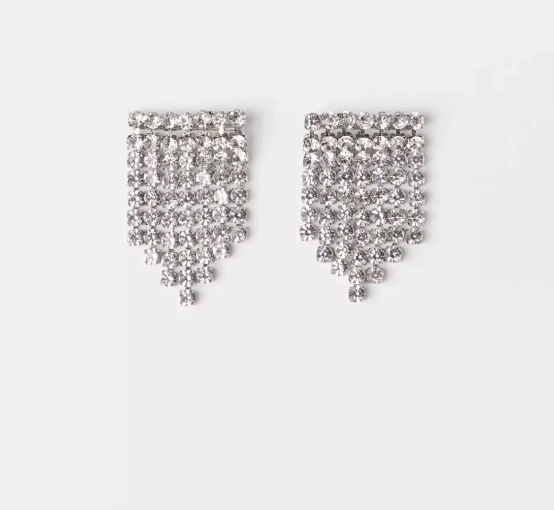 Glittriga silverörhängen med strass