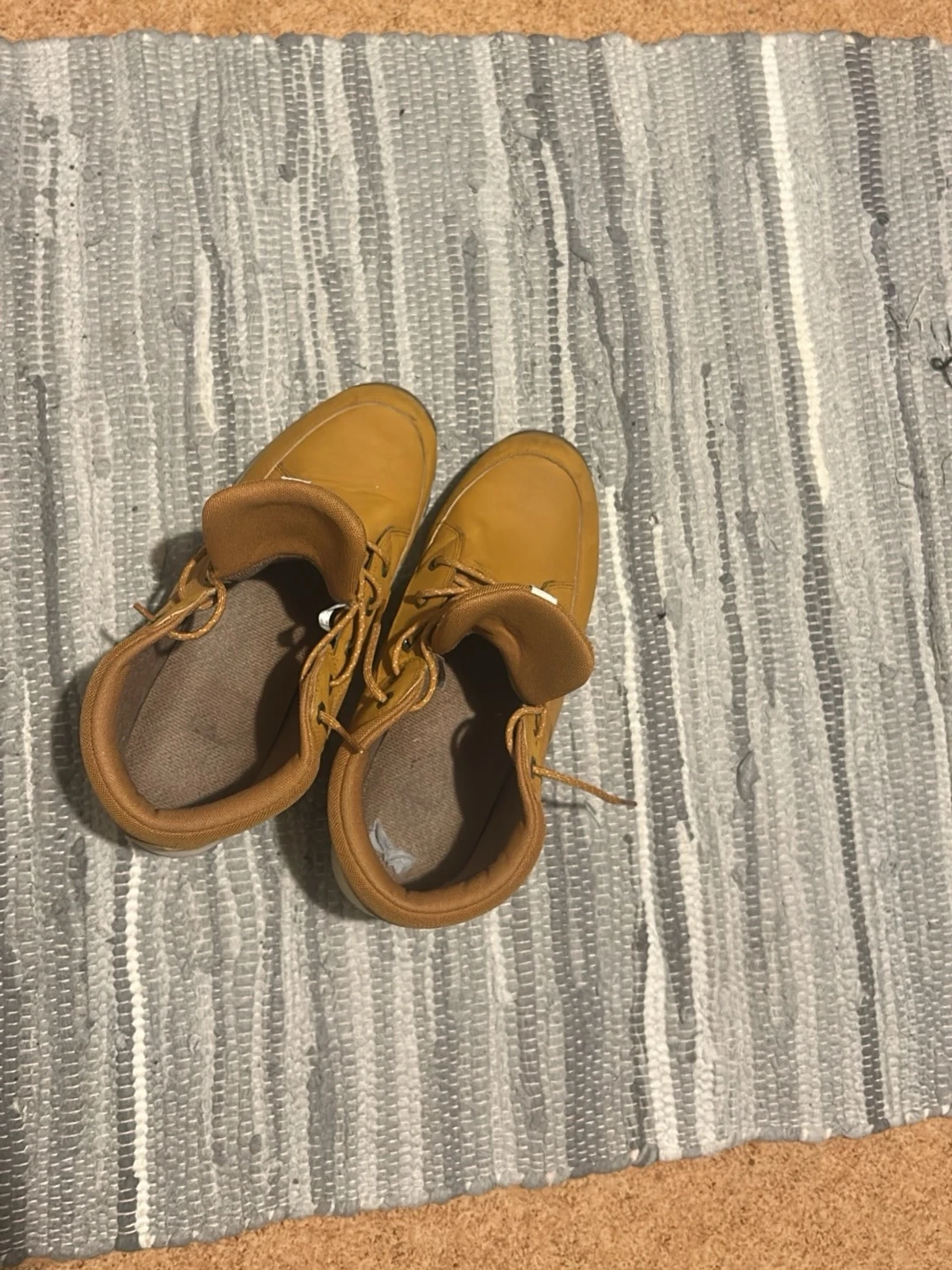 Bruna kängor från Helly Hansen - 2