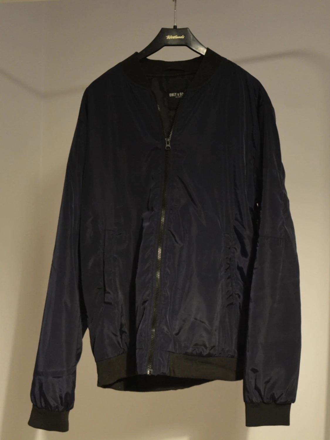 Mörkgrå/blå bomberjacka från Only & Sons