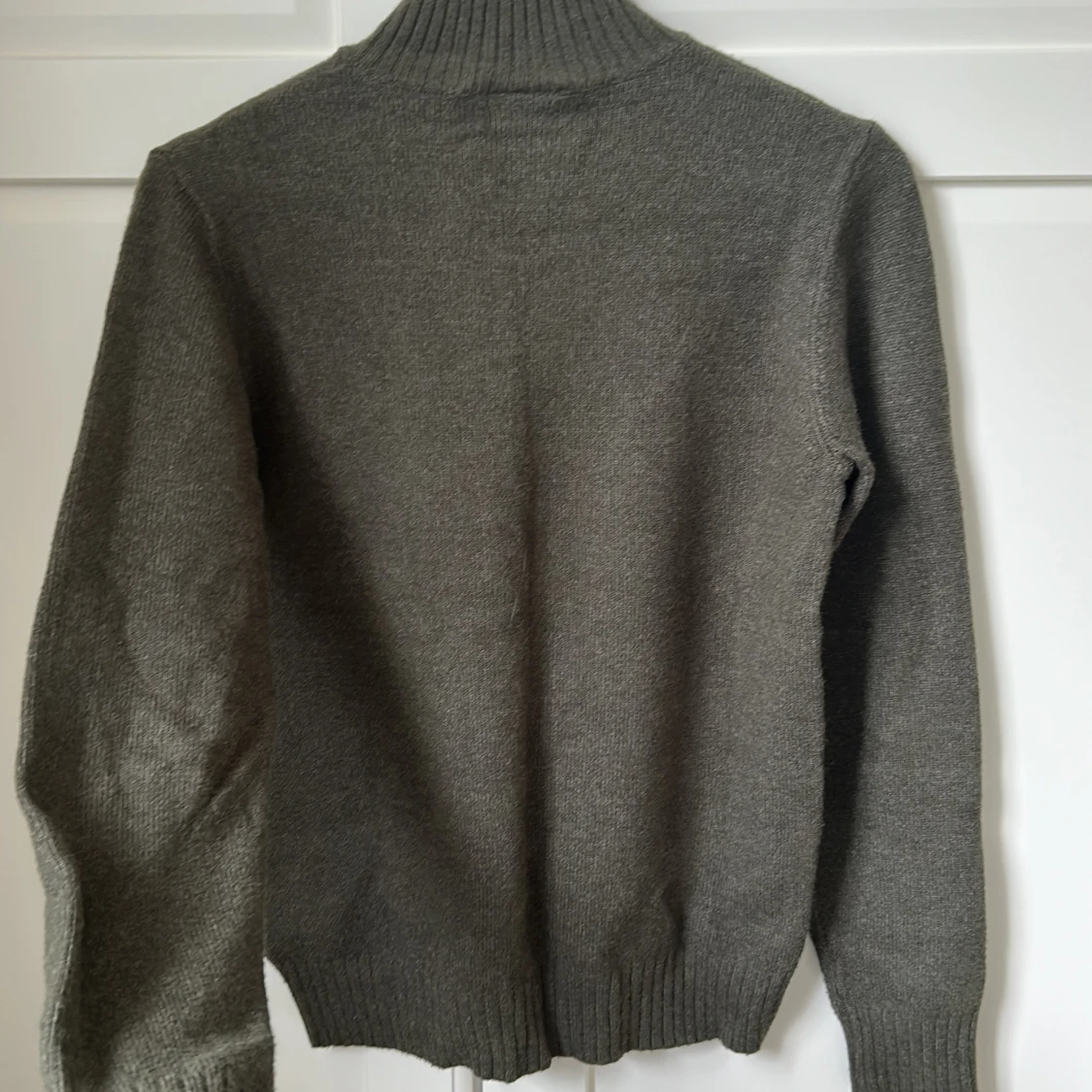 Mörkgrön stickad polotröja från VILA - 5