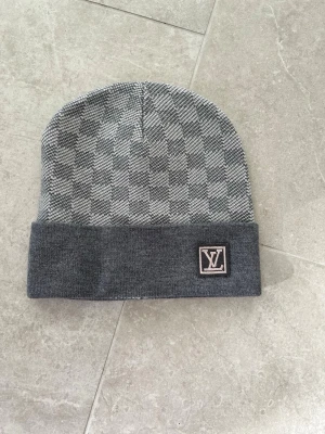 Grå mössa - 1st/219 köper du flera blir det 199kr/st.