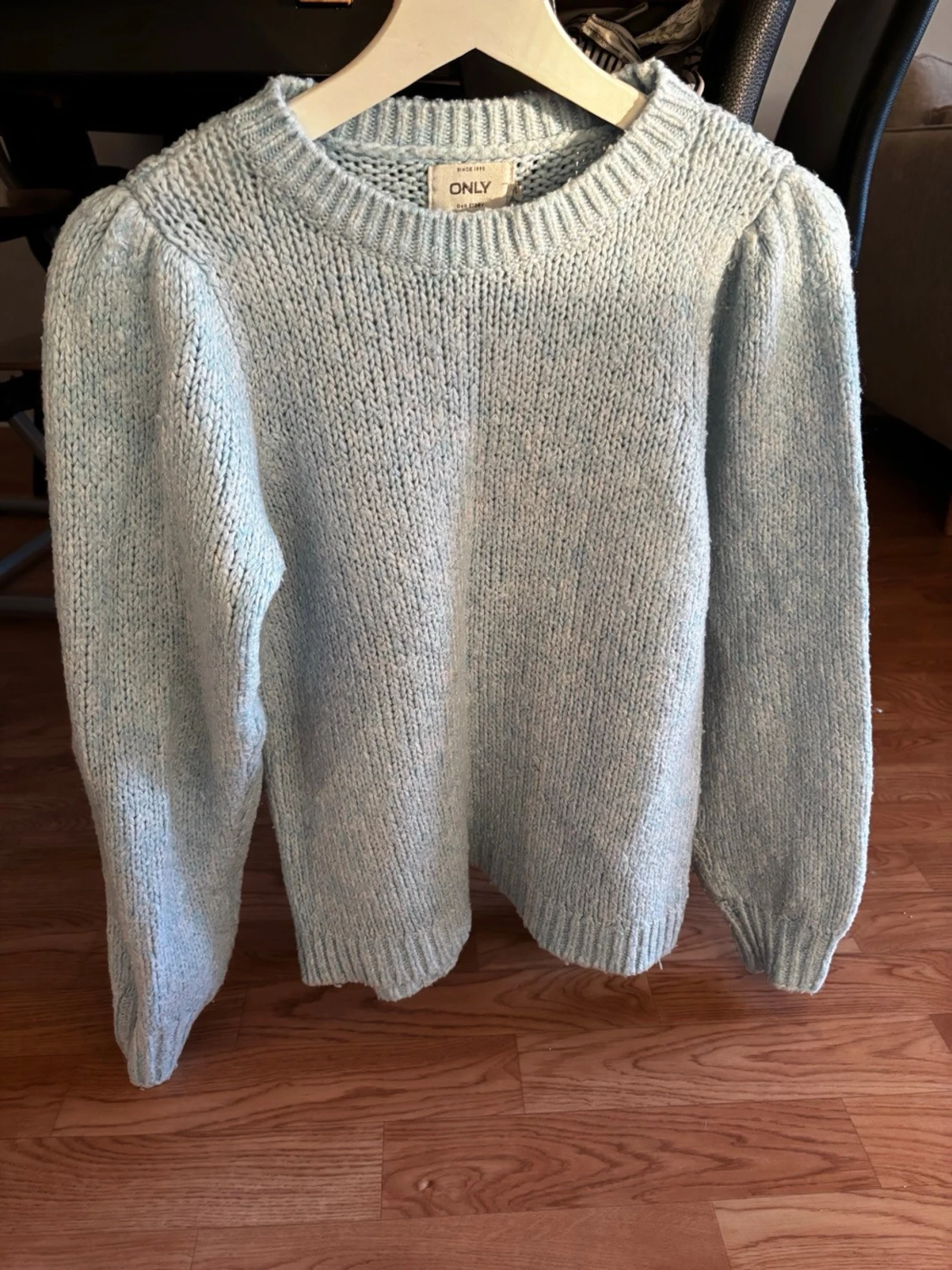 Ljusblå stickad tröja från ONLY