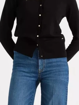 Söt kofta  - Superfin stickad kofta. Knappt använd. Guldiga knappar.