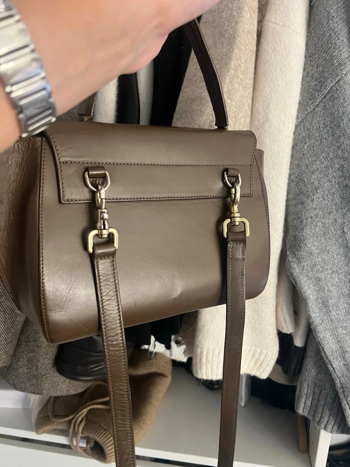 Brun handväska i skinn med snygg form - 6