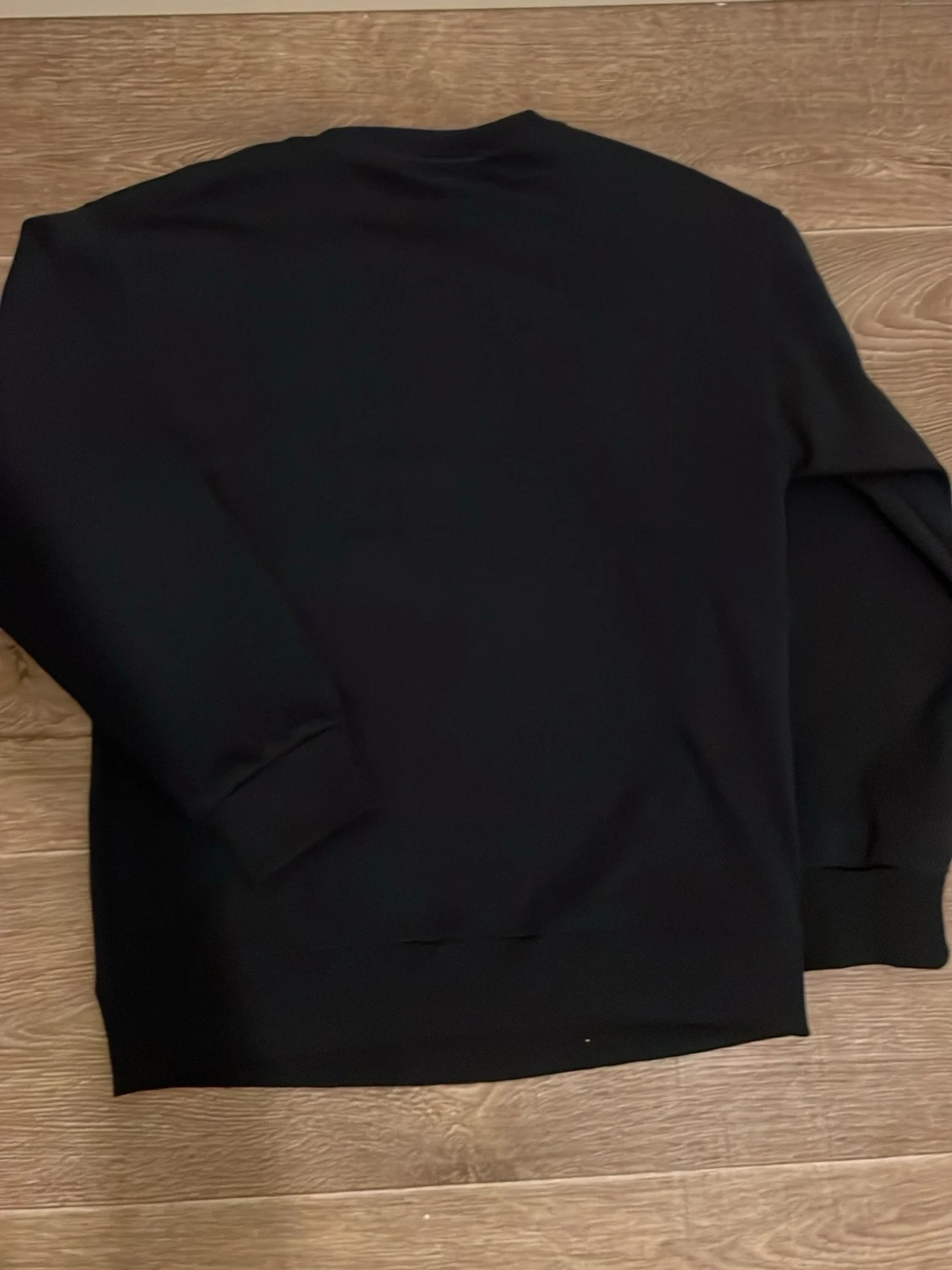 Mörkblå sweatshirt från Lacoste med blå logga - 2