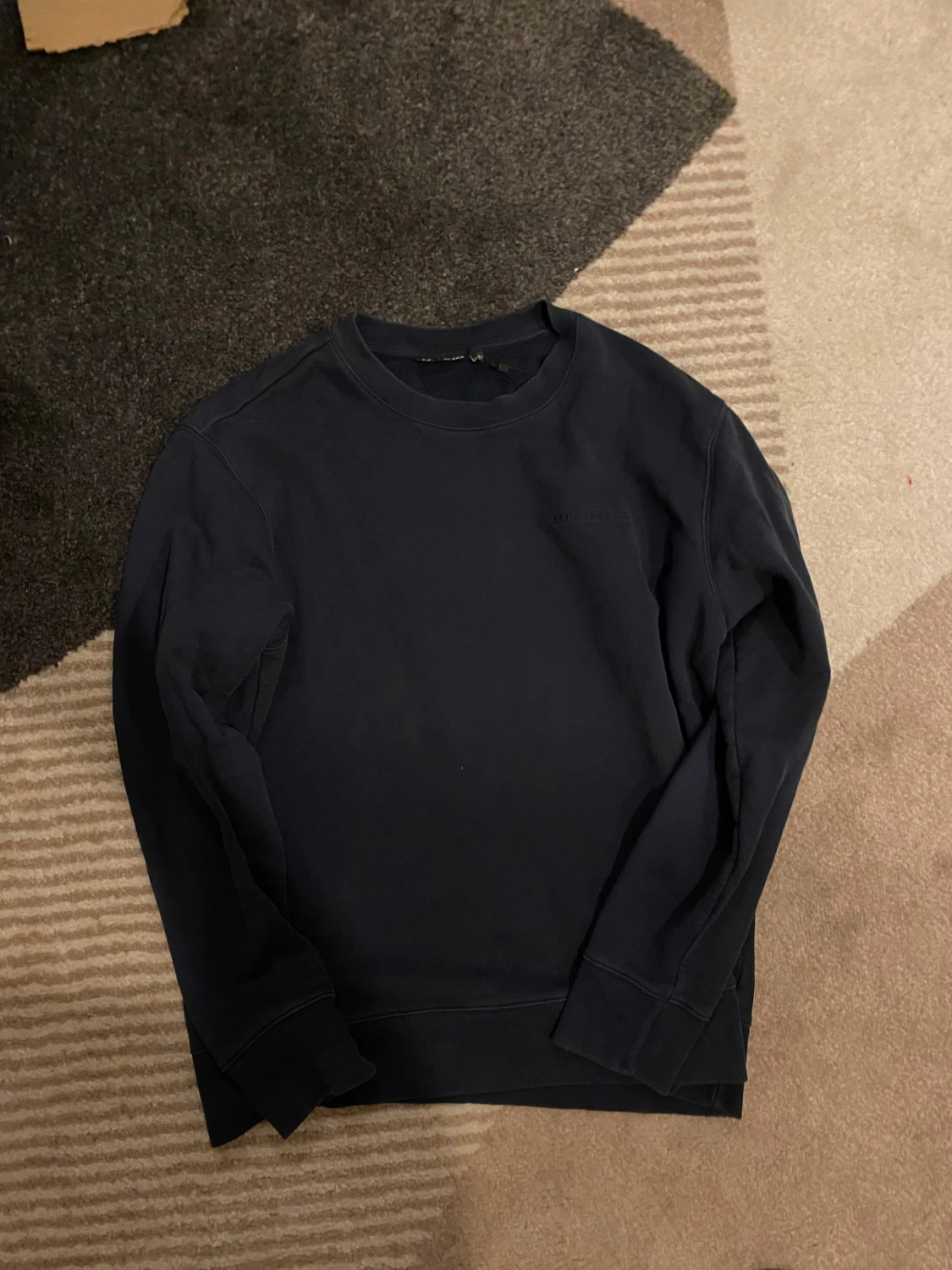 Mörkblå sweatshirt från J.Lindeberg - 1