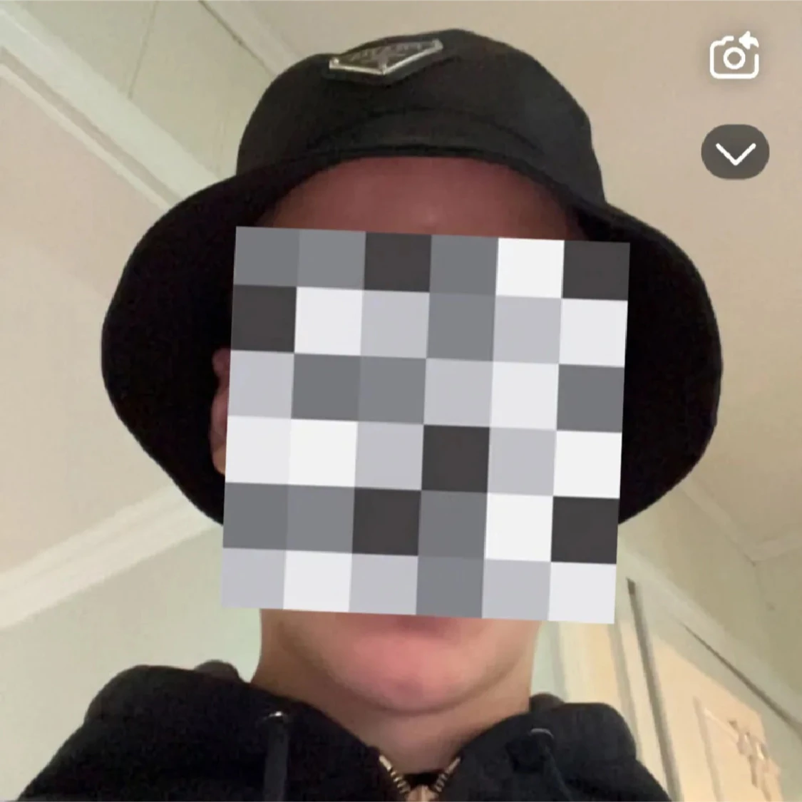 Svart bucket hat från Prada - 2