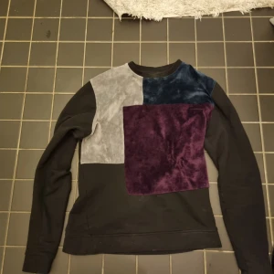 Svart la vichy tröja i M - Unik och snygg tröja från la vichy💯 kom privat för fler frågot🫡