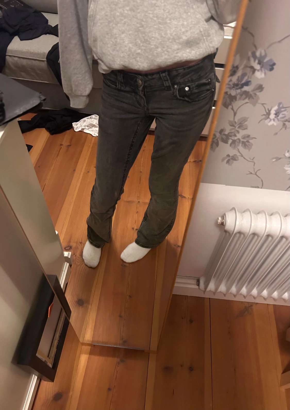 Bootcut lowwaist jeans mörkgrå - 1