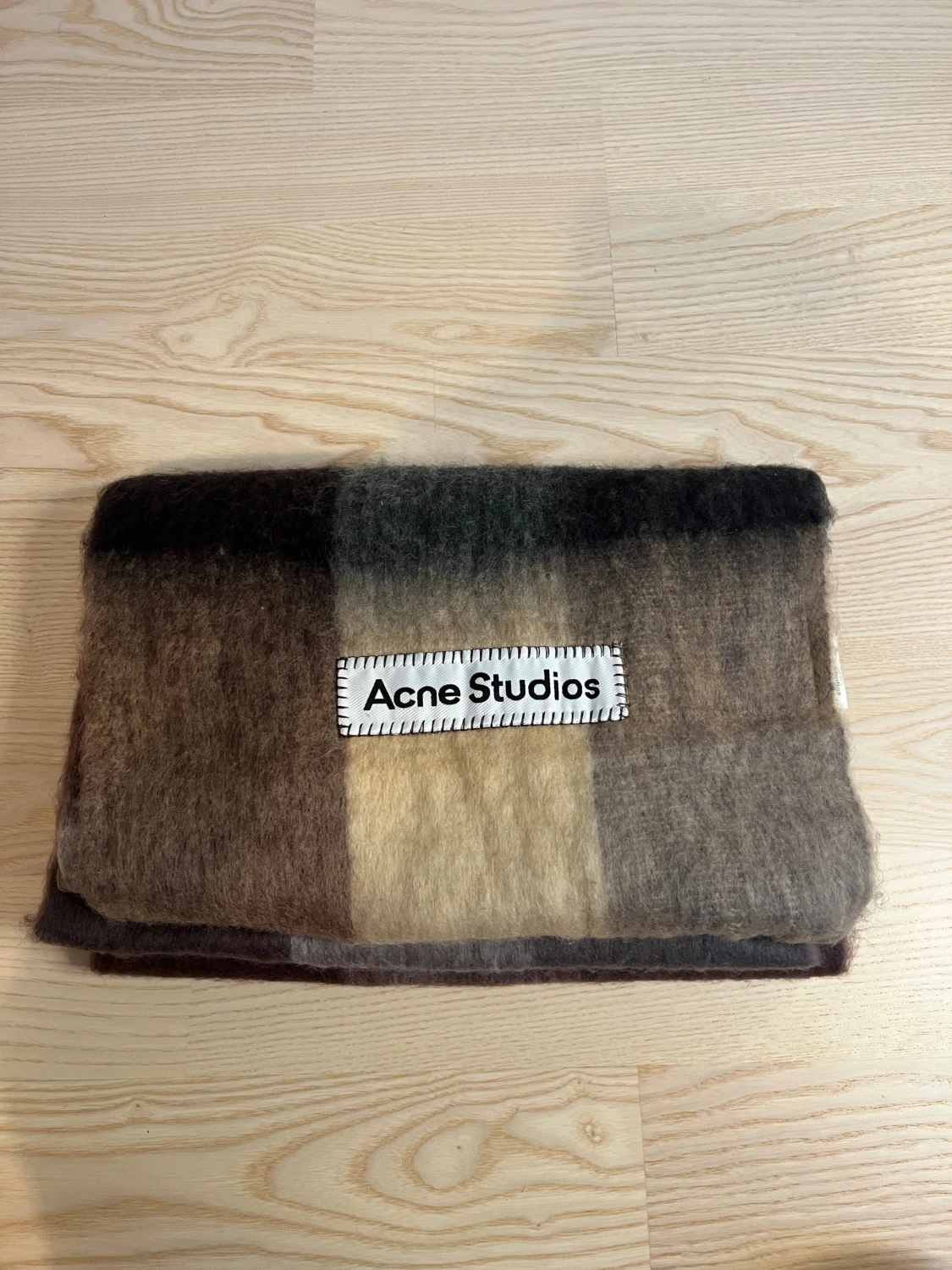 Rutig halsduk från Acne Studios - 2