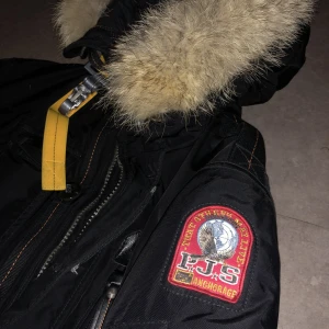 Parajumpers storlek M  - Jag har haft en vinter 