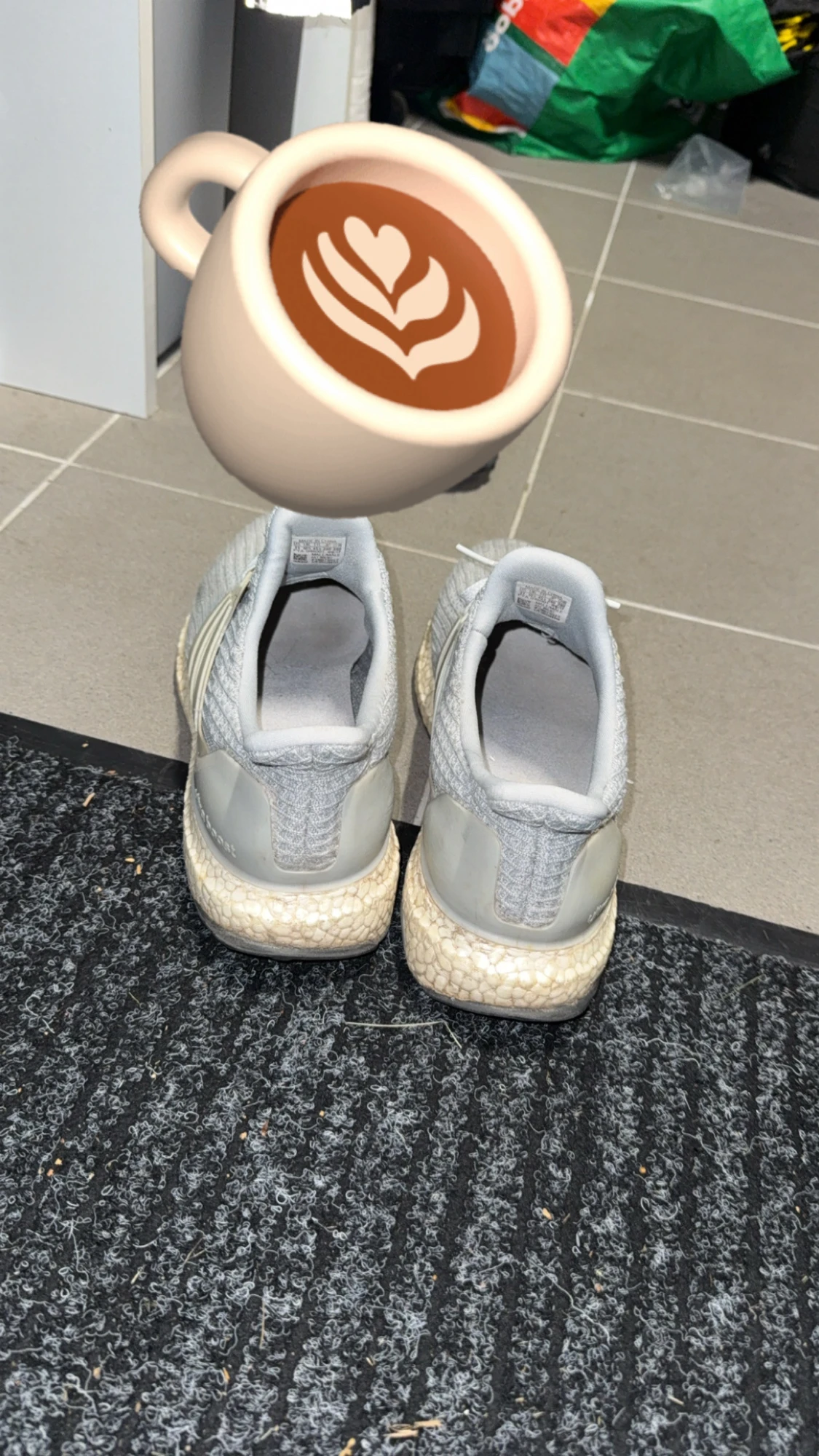 Adidas Ultraboost ljusgrå sneakers - 1