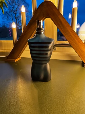 Jean paul gaultier ultra male 125ml - Säljer en jpg ultra male edt intense 125ml. Endast använd ett få tal gånger. Säljer på grund av att jag aldrig använder den. Doften är perfekt för dig som gillar söta parfymer, funkar jättebra till utekvällar