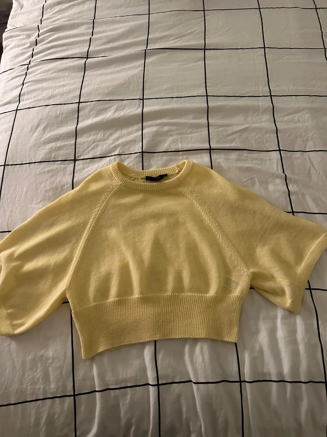 Gul croppad stickad tröja från Zara - 1