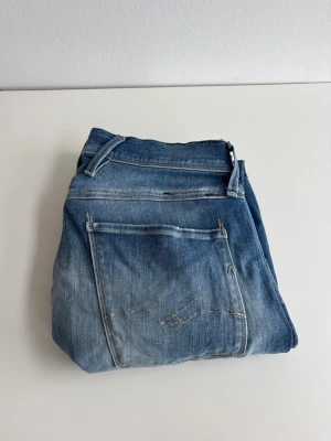 Replay Anbass jeans  - Ljusblå Replay Anbass jeans | Storlek 31/32 | Läderlappen är av men annars fina | Pris kan diskuteras 