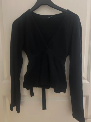 urringad tröja - säljer en tröja från gina i strl s☺️