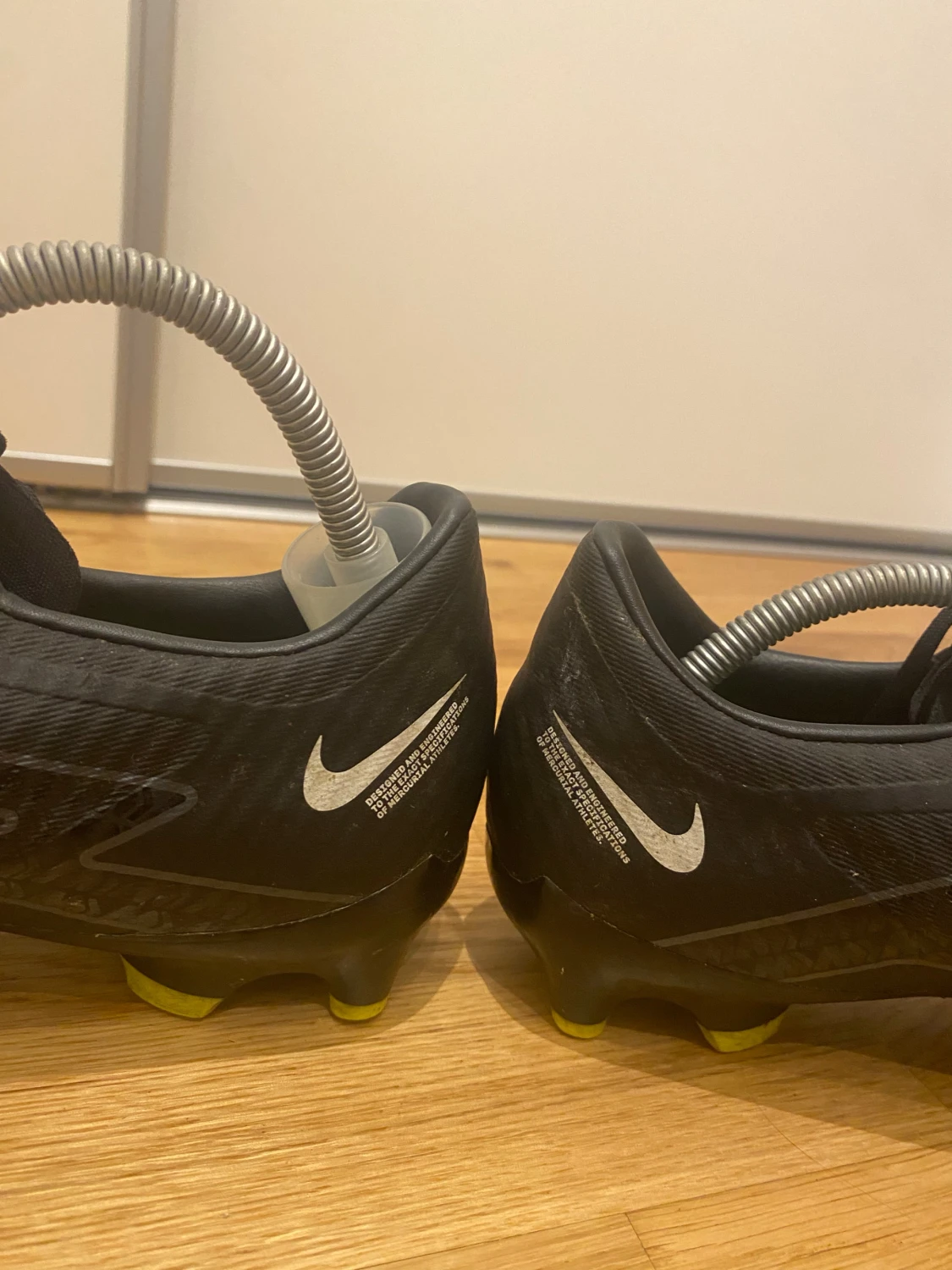 Svarta nike fotbollsskor - 3