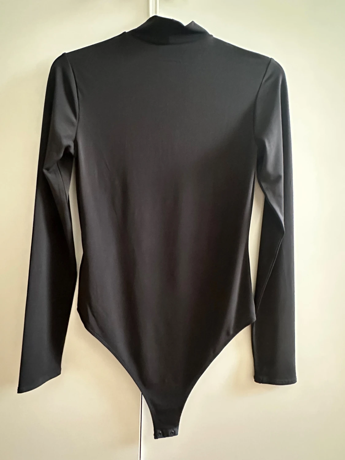 Svart långärmad bodysuit från H&M - 3