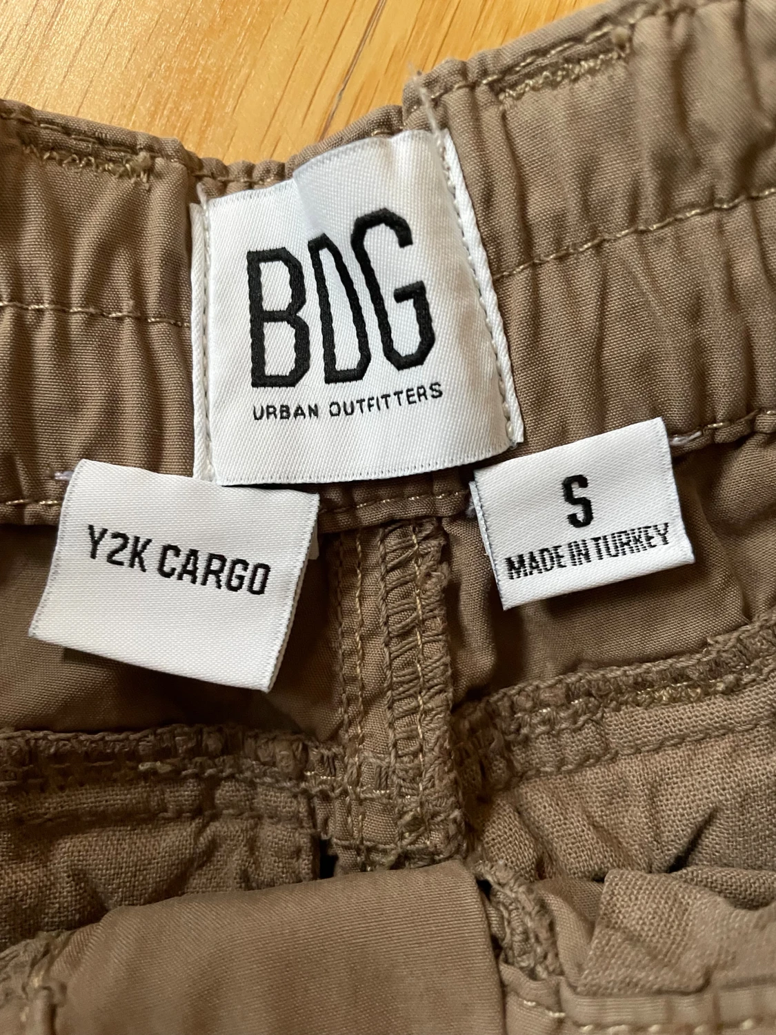 Y2K cargo pants från BDG - 2