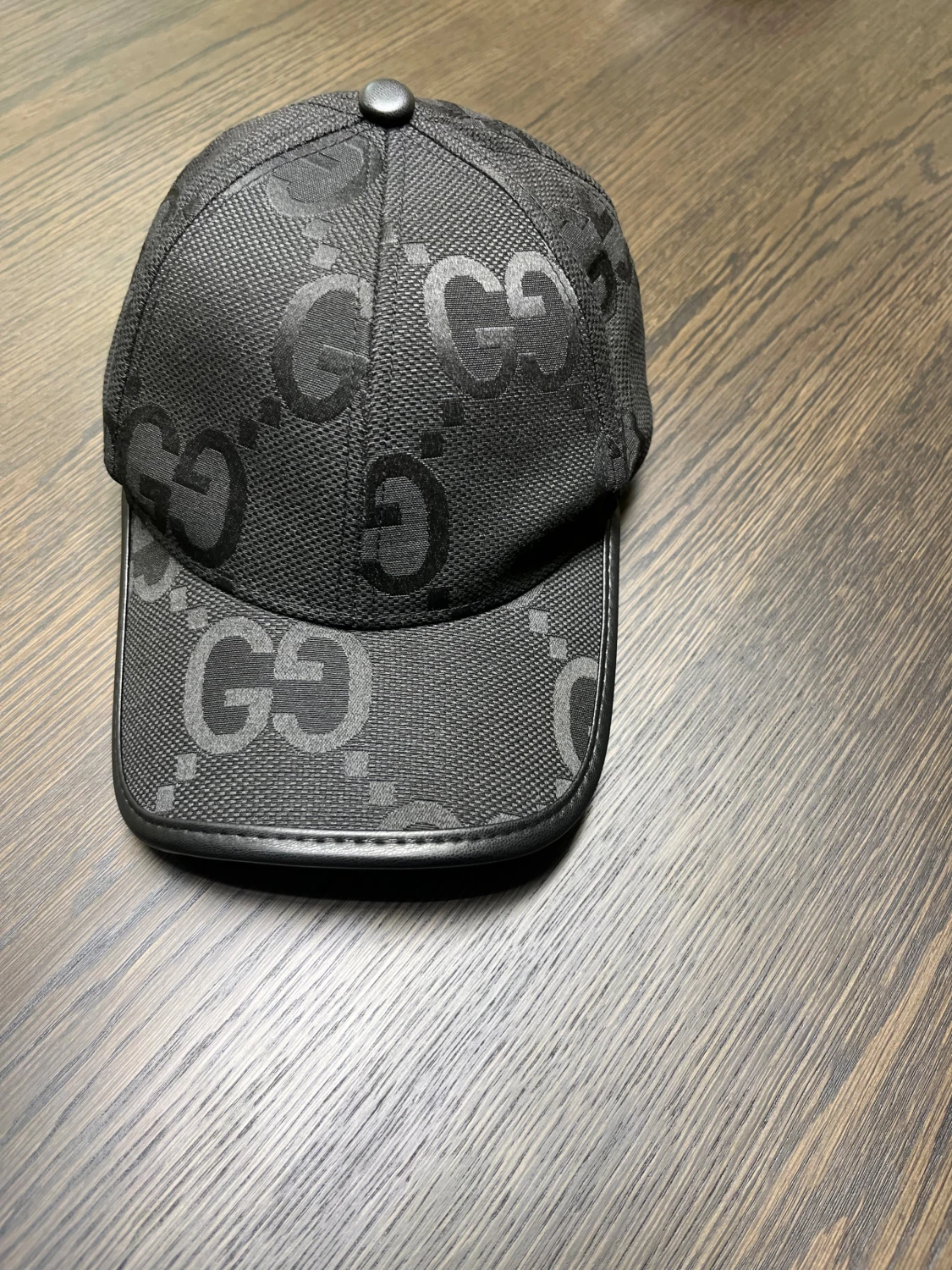 Svart keps från Gucci med GG-mönster - 1