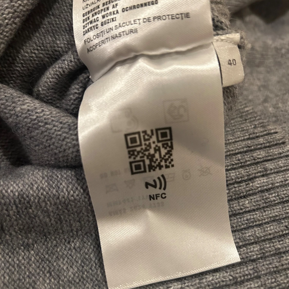 Grå stickad tröja från Prada - 2