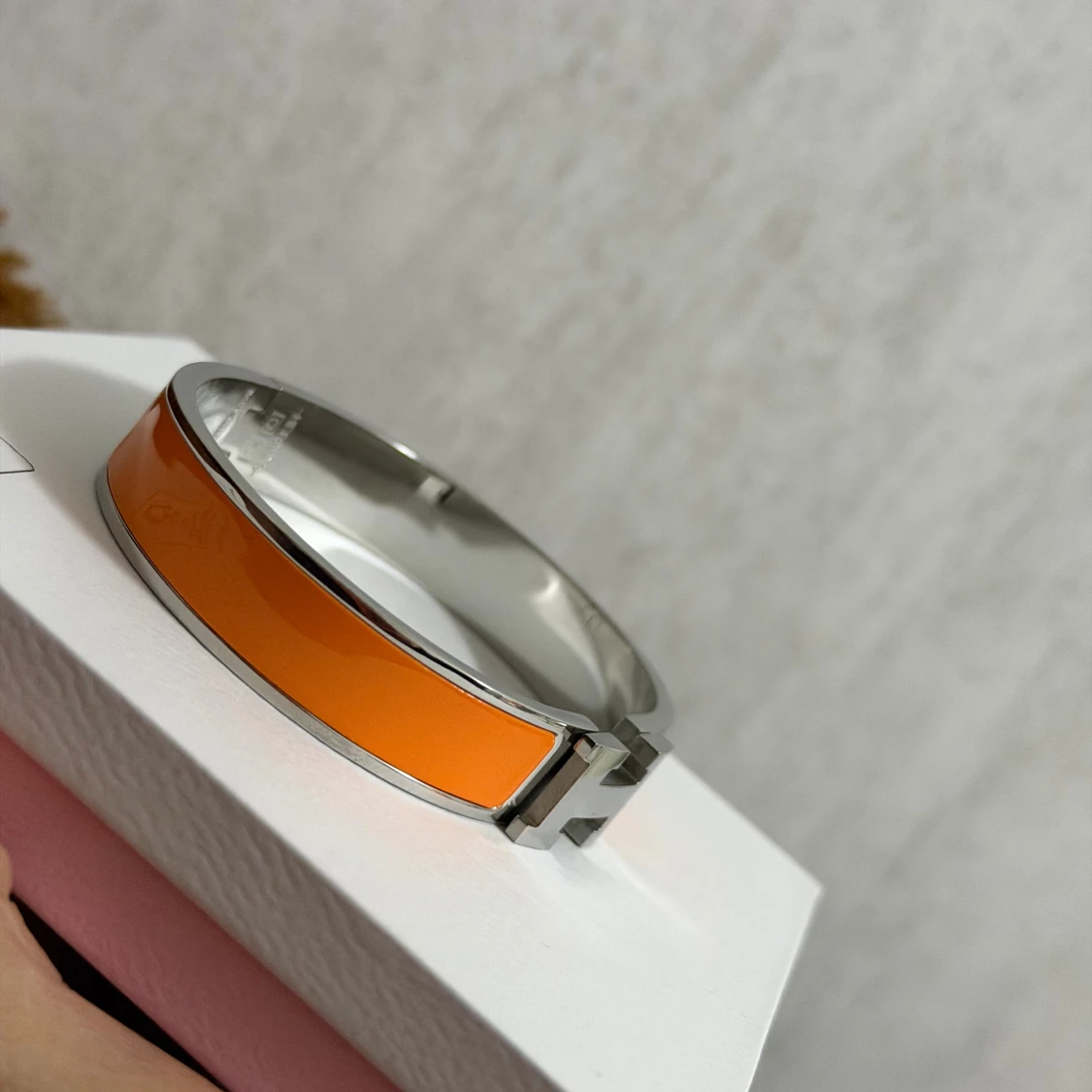  orange H-armband i metall - 2