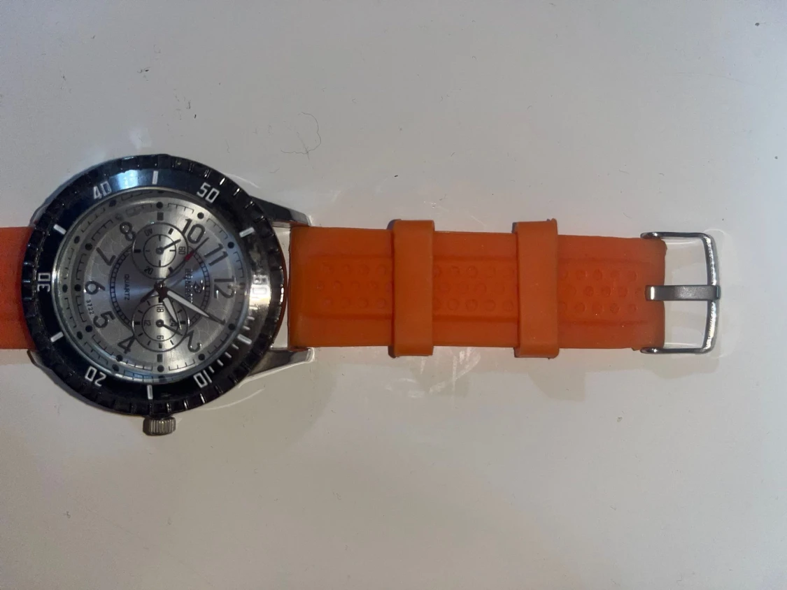 Klocka med orange armband - 3
