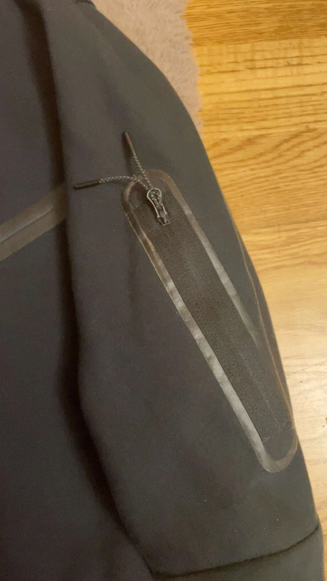 Svart vindjacka från Nike med huva - 2