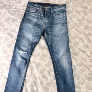 Nudie jeans - Fräscha o feta nudie jeans detta par är nog inte lätt att få tag på! De har legat undan i garderoben sedan 2010 kanske så tänkte att det är dags att sälja. Vid frågor tveka inte att höra av dig! 
