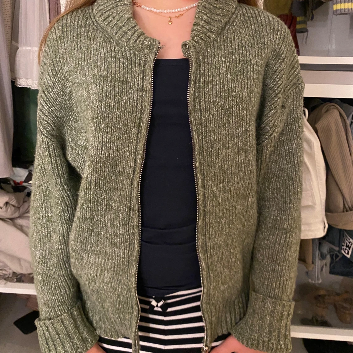 Grön stickad kofta  - 1