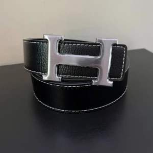 H bälte  - Säljer nu mitt Svarta H bälte då jag inte använder det längre jag har gjort egna hål skriv för fler frågor