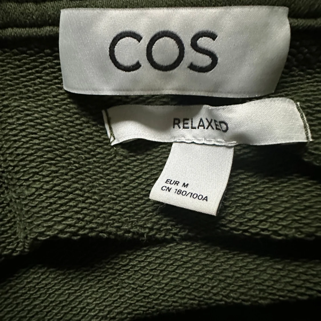 Mörkgrön half zip tröja från COS - 2