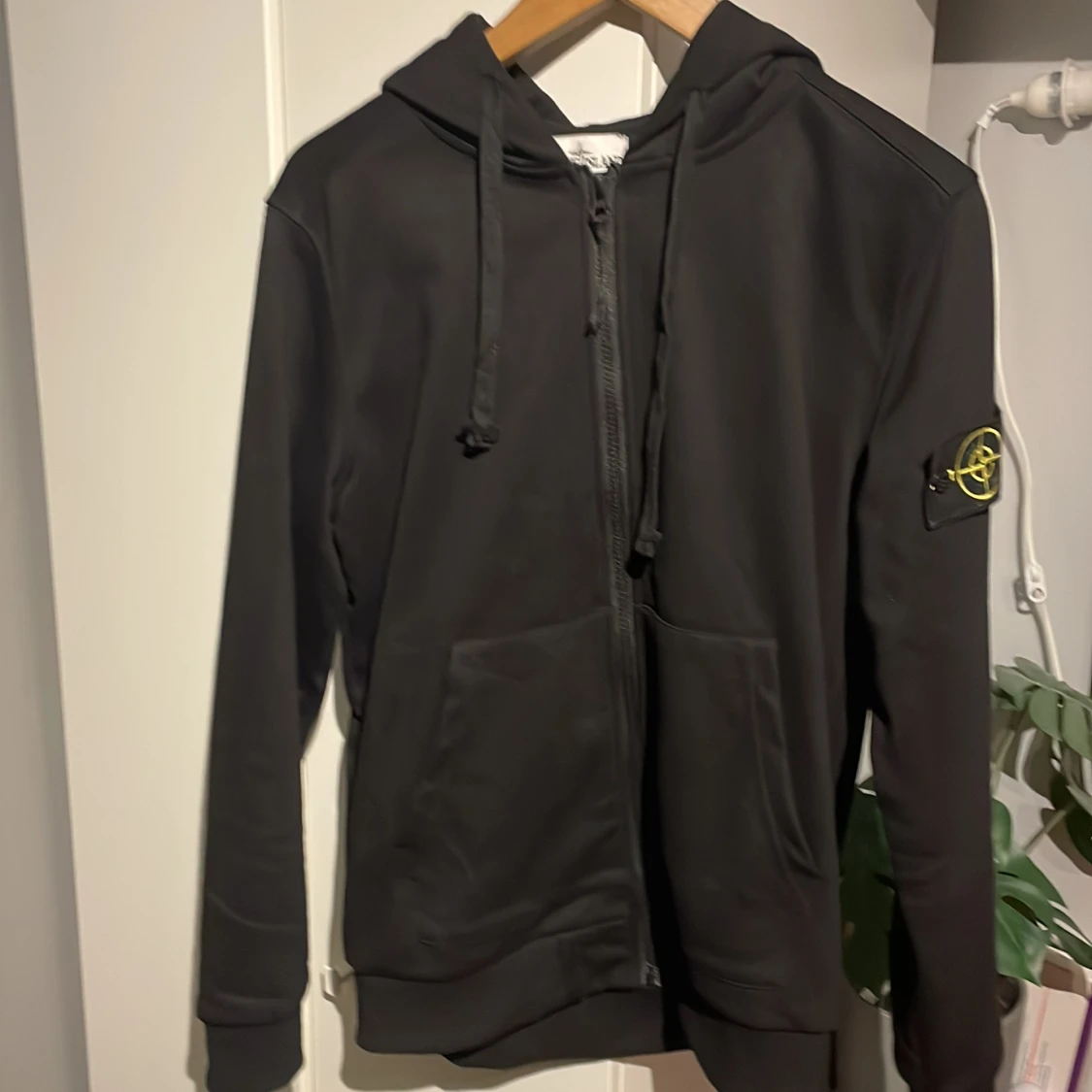 Svart hoodie från Stone Island