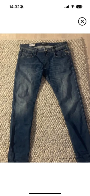 Replay anbass - Snygga replay jeans i nyskick. Inte använda så de var för stora. Storleken är 34/34 pris kan diskuteras 