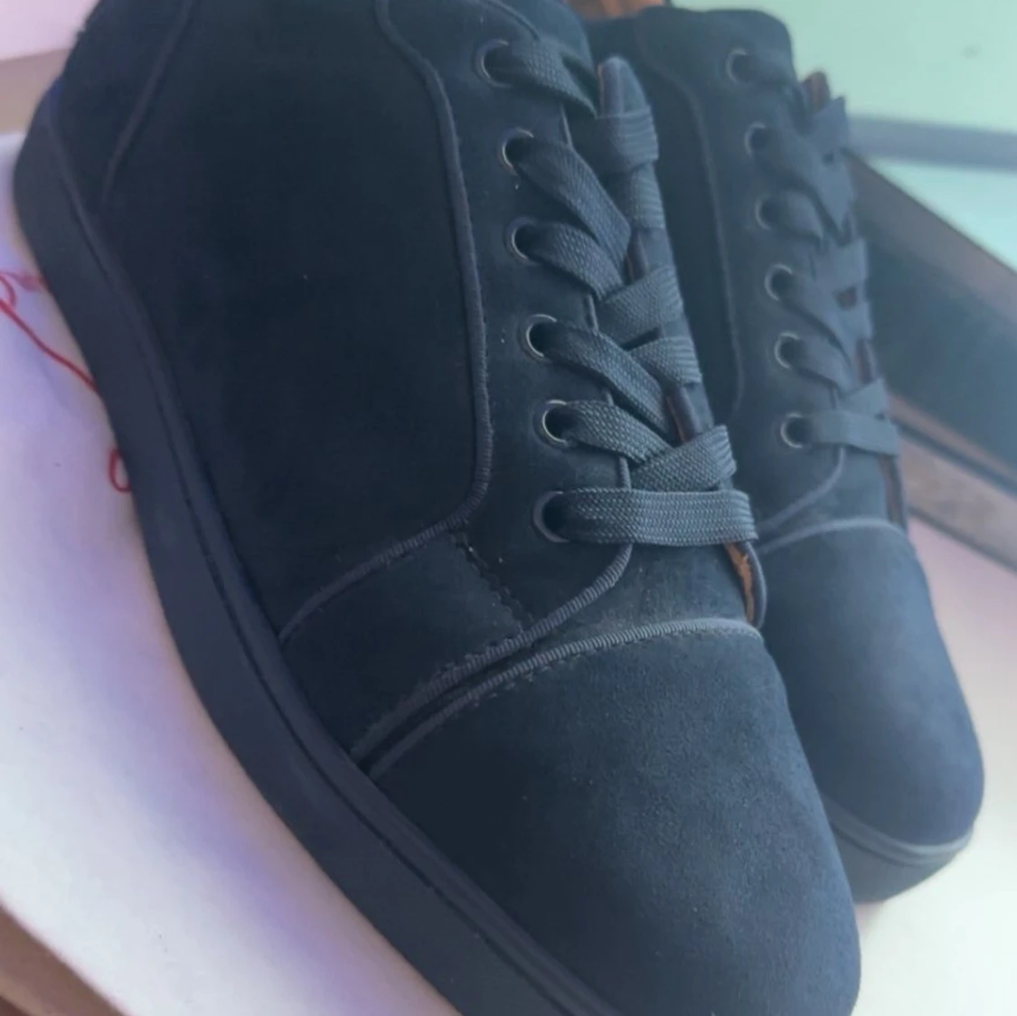 Mocka sneakers från Louboutin - 1