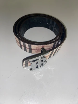 Burberry bälte  - Riktigt bra kvalité, helt nytt, inga diffekter 