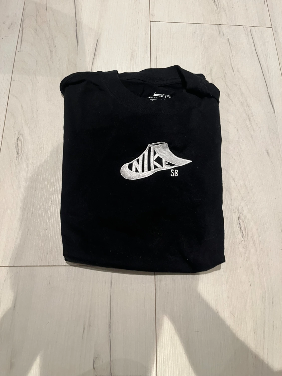 Svart Nike SB t-shirt med grafiskt tryck