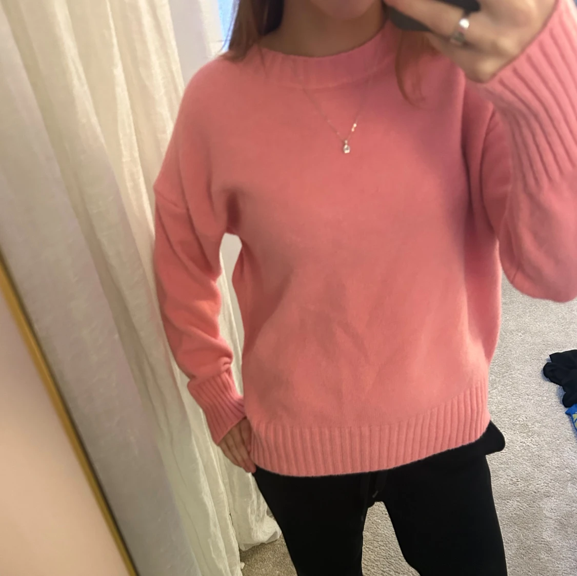 Rosa stickad tröja med rund hals