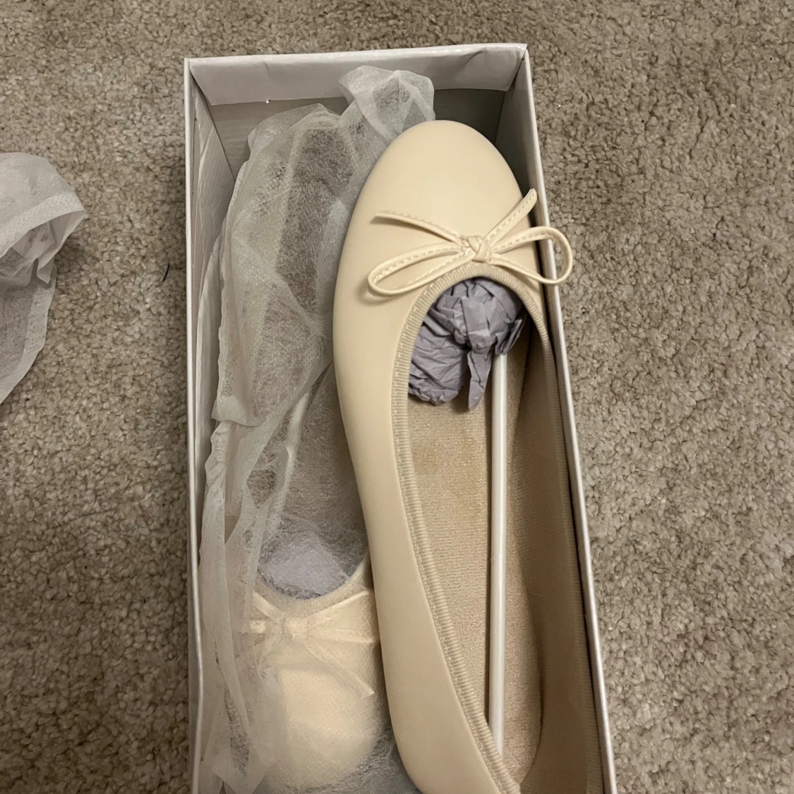 Beige ballerinaskor med rosett - 1